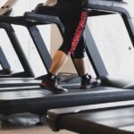 Een zware loopband geschikt voor gebruikers tot 150 kilo, perfect voor thuisfitness en gezondheid.
